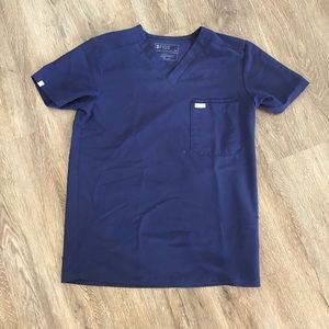 Men’s Figs navy scrub top